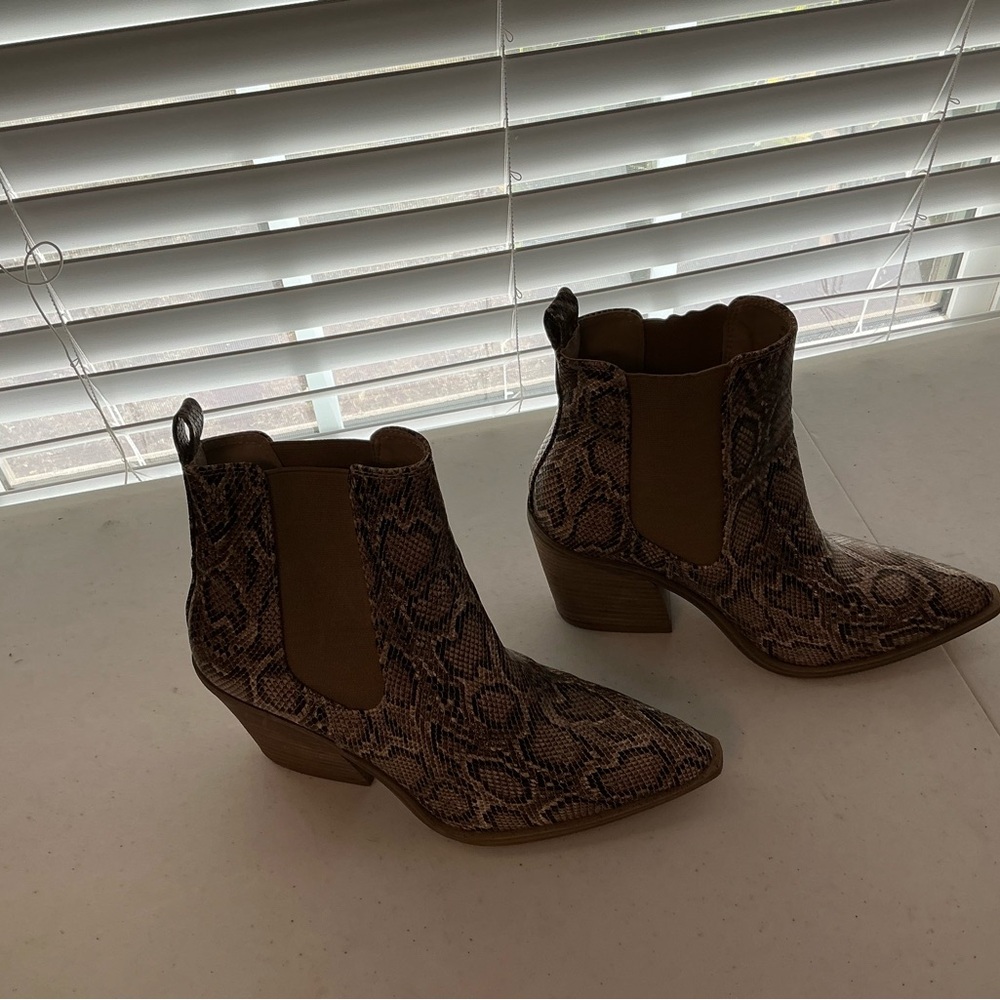 Stylish Snakeskin Pattern Ankle Booties